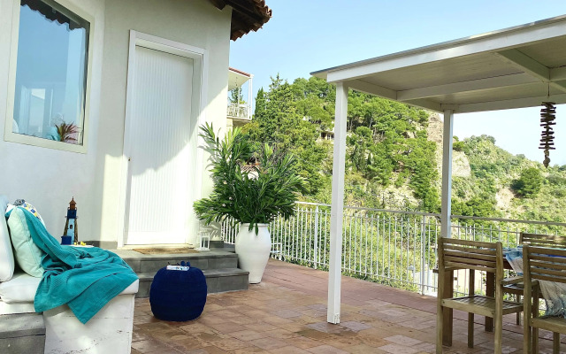 Taormina Isola Bella Apartment - Taormina Holidays