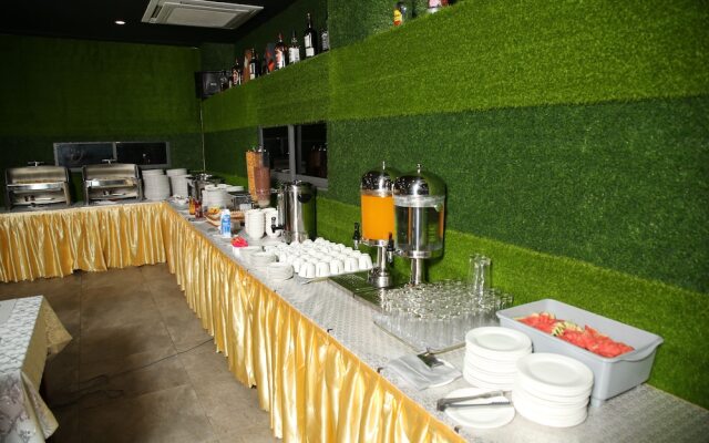 H Plus Hotel Yangon