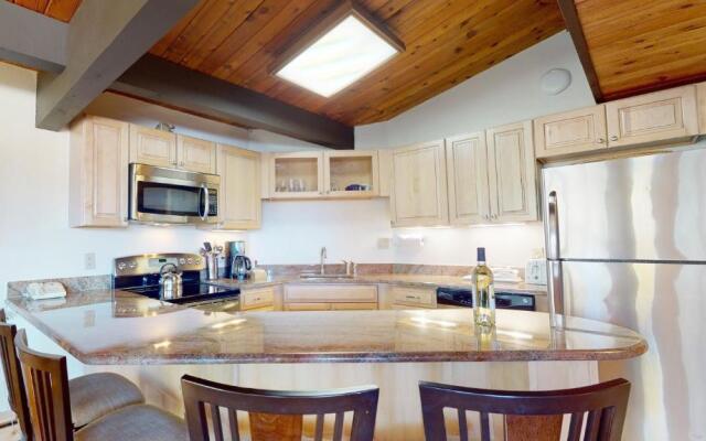 Laurelwood Condominiums Studio Premier Unit 311