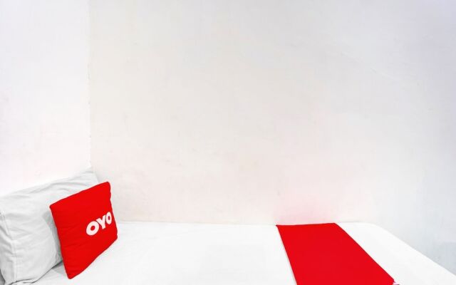 OYO 90790 Royale Nias