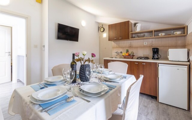 Stunning Apartment in Porec With 2 Bedrooms, Wifi and Outdoor Swimming Pool