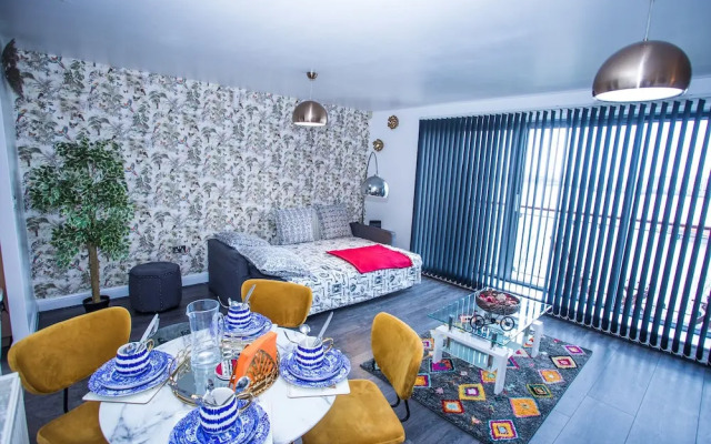 Remarkable 2-bed Apartment With Sea View