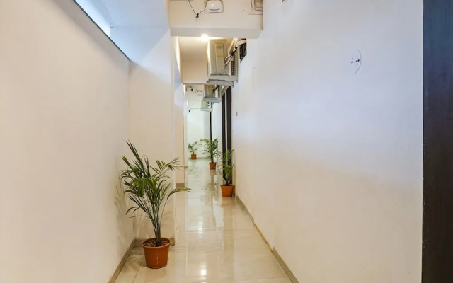 Fabhotel Royal Palace Inn