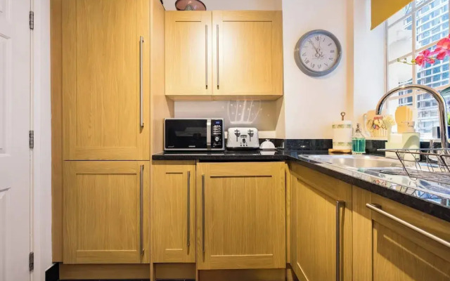 Mayfair 3-bed 5-guest Berkeley Square 1729 House