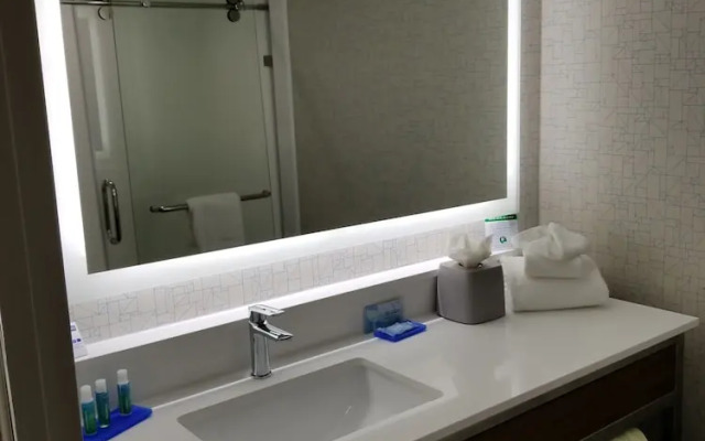 Holiday Inn Express & Suites Columbia - Two Notch