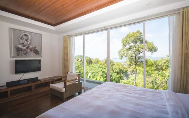 4-BR Seaview Villa with Large Pool at Surin Beach