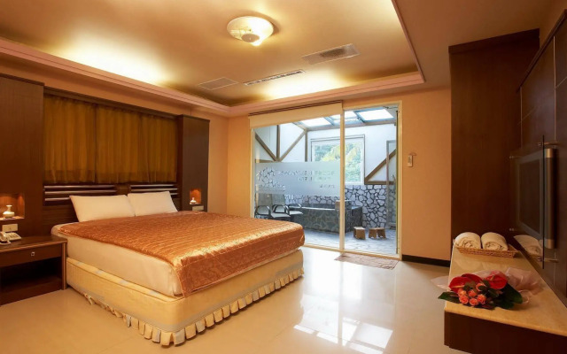 Kylin Peak Hotspring Resort