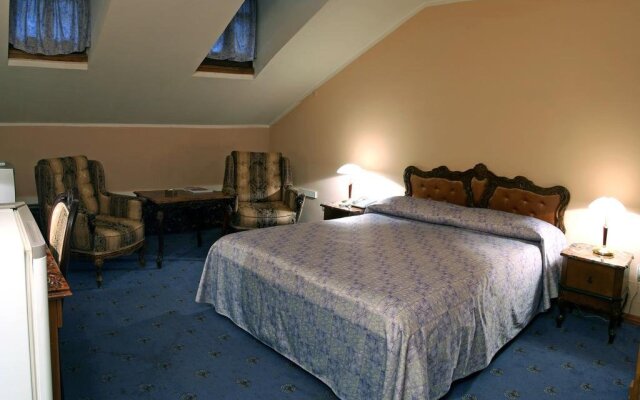 Club 27 Hotel