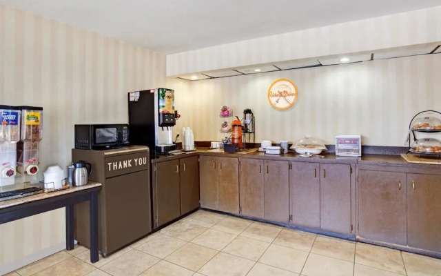 Howard Johnson Downtown Opryland