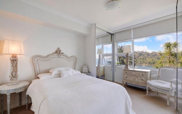 Elegant Waterfront Mosman Bay - RAG10