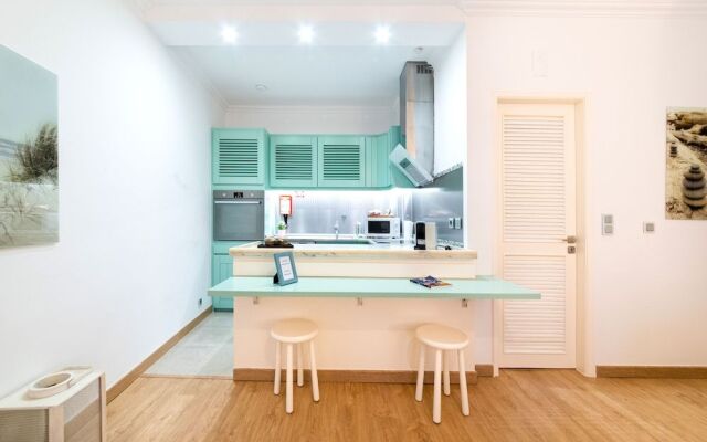 JOIVY Superb Studios In Cascais Centre