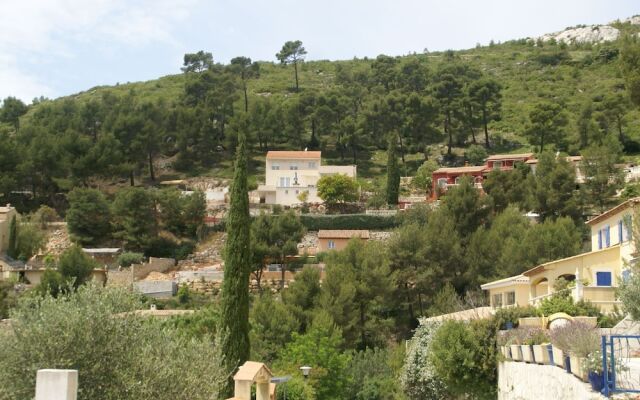 Spacious Villa in Toulon with Private Pool