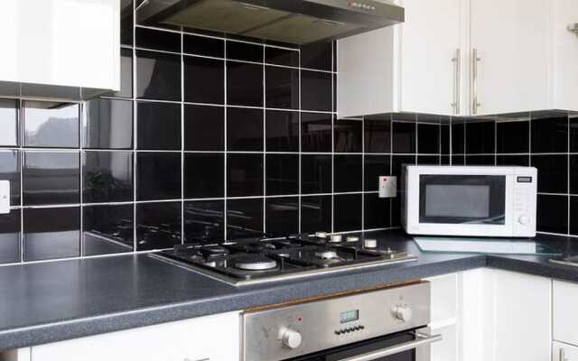 Lovely Selsey Apartment With sea Views Sleeps 4