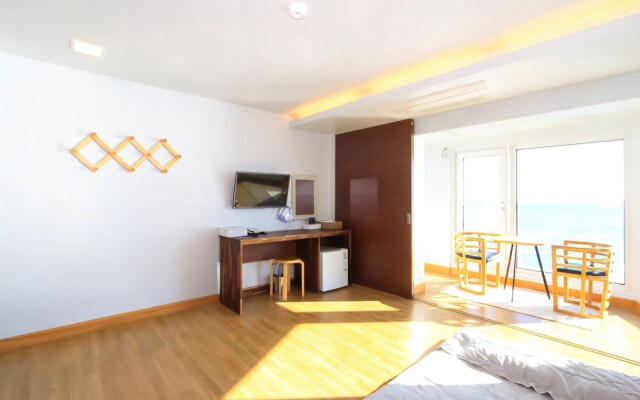 Uljin Firenze Ancient Palace Pension