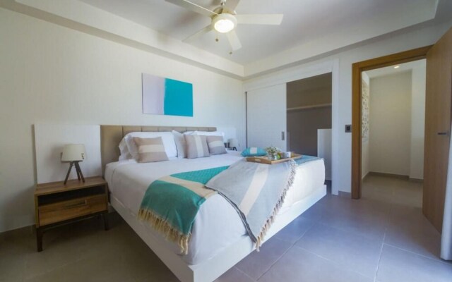 Elegant and Spacious Penthouse With Ocean View