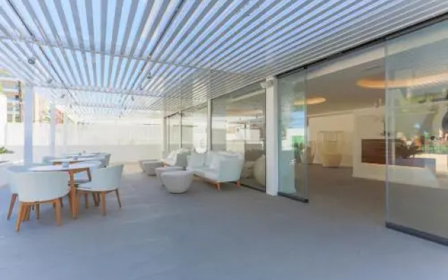 White Apartments - Adults Only