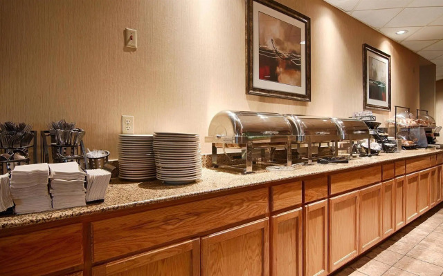 Ramada by Wyndham East Syracuse Carrier Circle