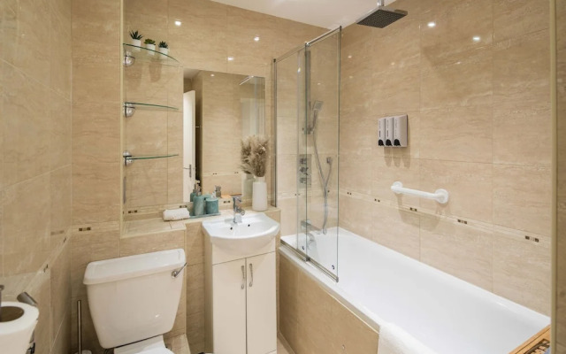 Charming 2-bed House in Central