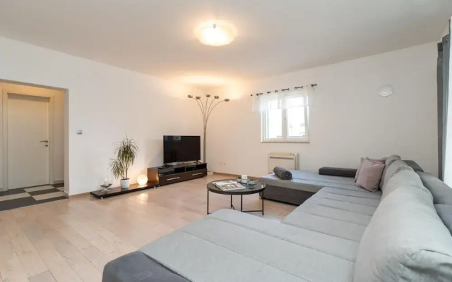 Villa S