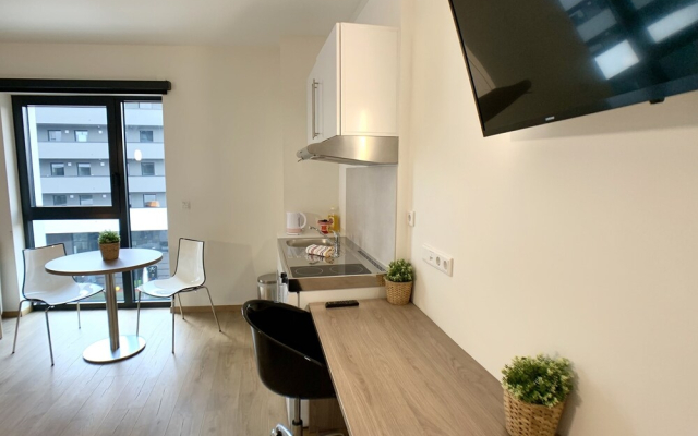 Modern Studio + Gym & Shopping Mall 5 min walk