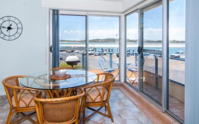 Fairholme 8, Perfect Lakefront Position