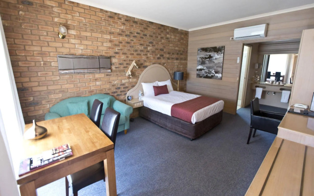 Quality Inn Colonial
