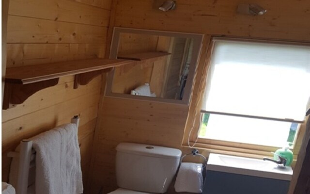 Immaculate 2-bed Log Cabin Near Portmahomack &tain