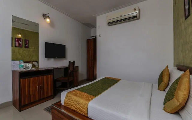 OYO 7655 Om Paradise Hotel