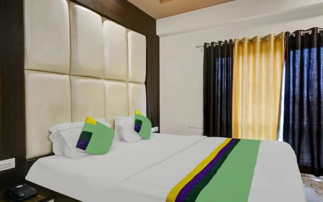 Fabhotel Prime The Royal Galaxy