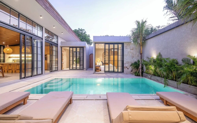 Stylish 5BR Boho Hideaway, 5 Minutes From Bingin