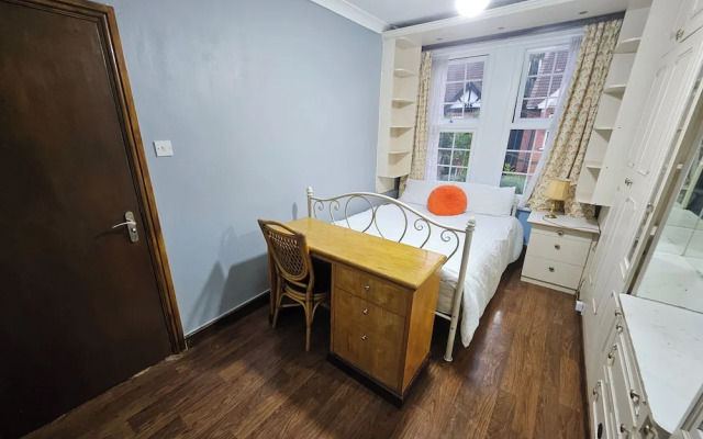 SnoozeDen Wellesley – Near to Slough Station