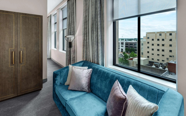 Tulsa Club Hotel, Curio Collection by Hilton