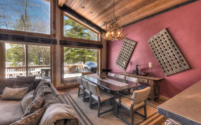 Ridge Court Barrel Relax in Private Hot Tub