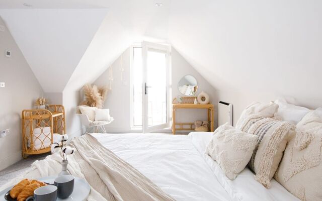 Luxury Penthouse Super King Bed 5 min to Beach