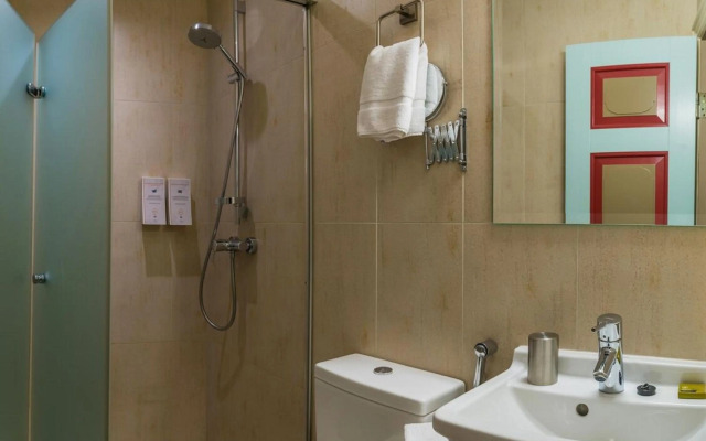 CRU Hotel