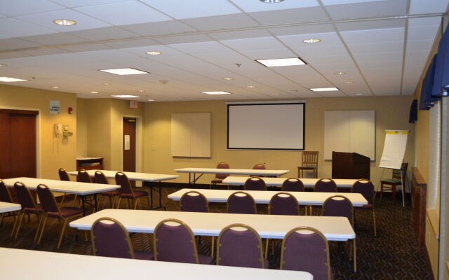 Holiday Inn Express & Suites Oxford by IHG