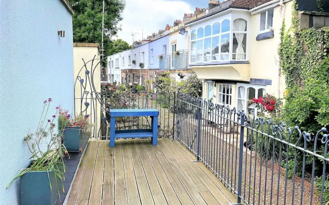 Prime Location- Detached Clifton Home With Parking
