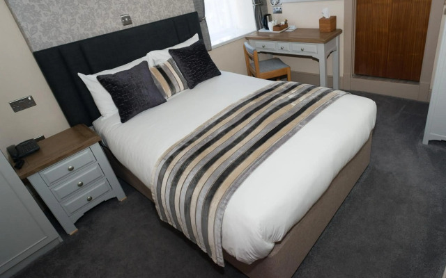 Falcon Hotel