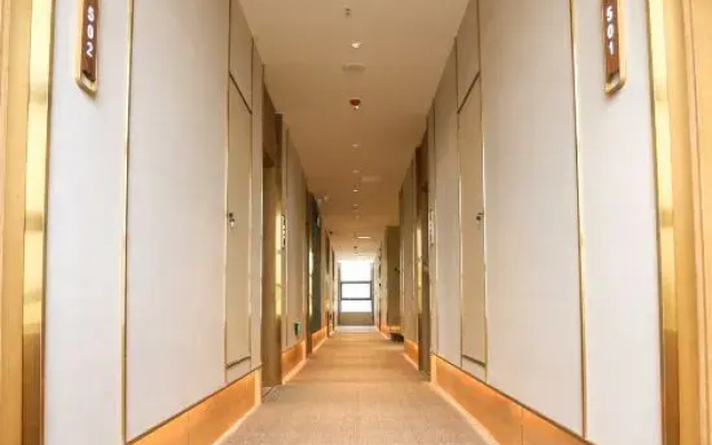 Guangcai Four Seasons Hotel (Wenhua Road Teacher Fan Branch)