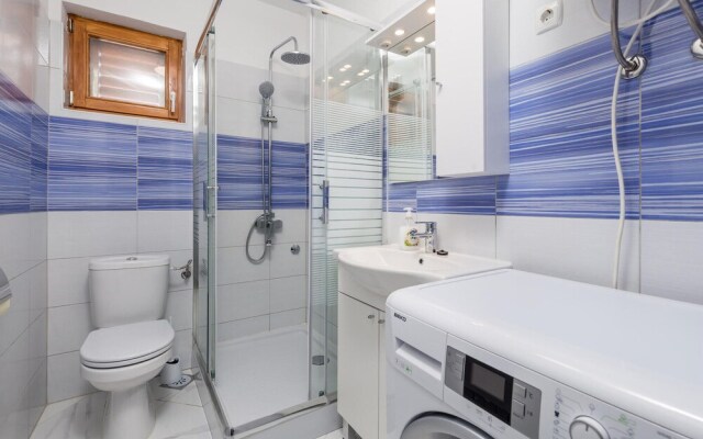 Stunning Apartment in Cres With Wifi and 2 Bedrooms