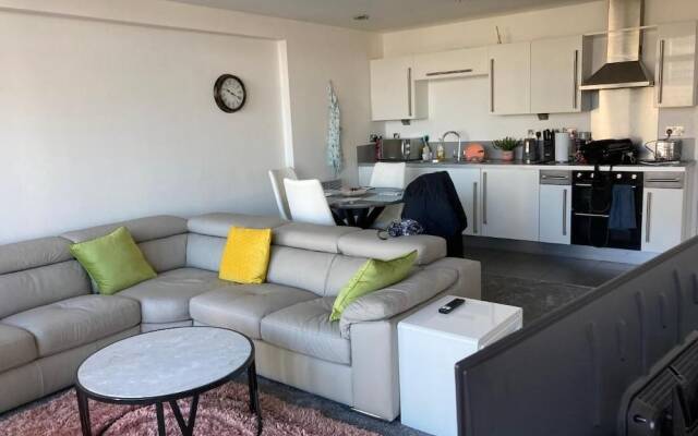 Zenith City Centre Apartment - Stay Longer and Save