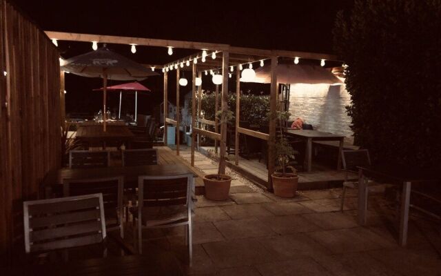 Morleys Bistro | By Huluki Sussex Stays