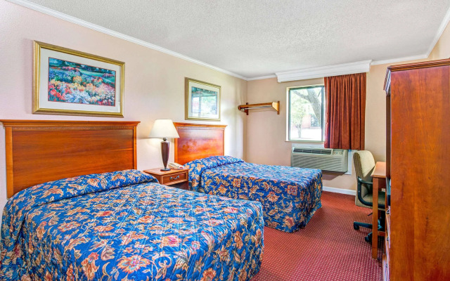 Red Roof Inn Suffolk