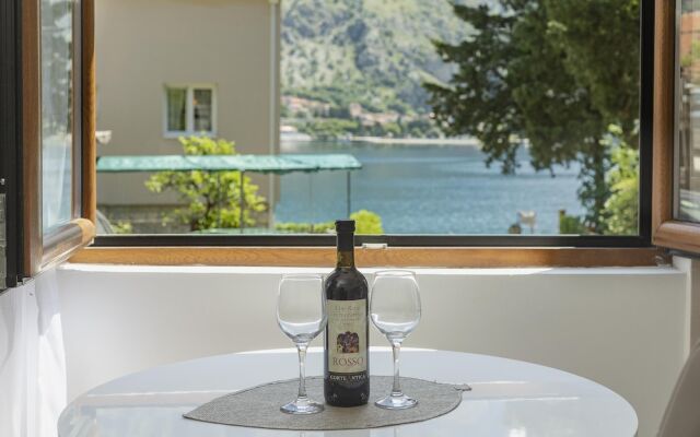 Muo Sea Front Apartments Kotor