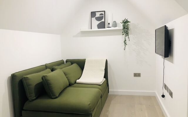 Perfect Holiday Escape - 1 and 2 Bedroom Deluxe Apartments at Liverpool Street