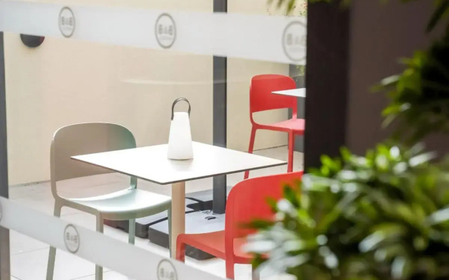 B&B HOTEL Paris Porte d'Orléans