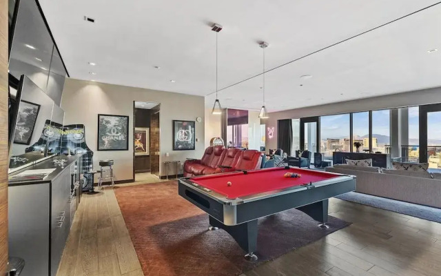 StripViewSuites at Palms Place Penthouses