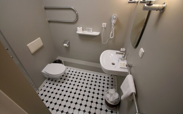 Kristof Hotel