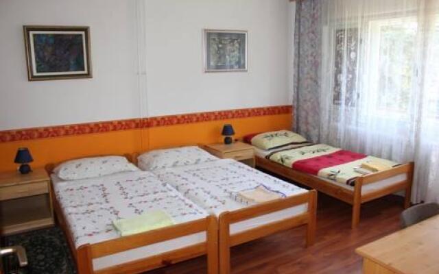 Rooms4Young