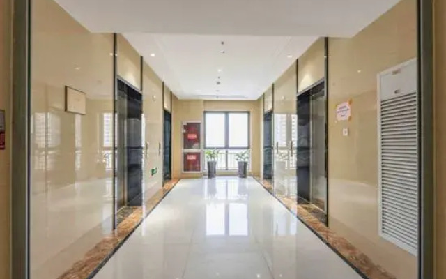Blueberry apartment chain (Lushangzhongxin store)
